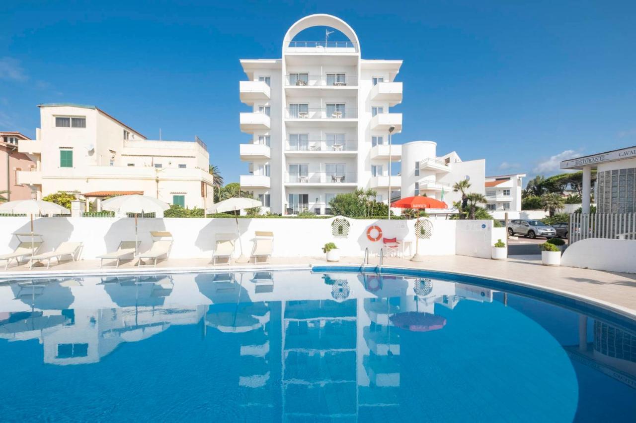 Hotel Cavalluccio Marino Santa Marinella Bagian luar foto