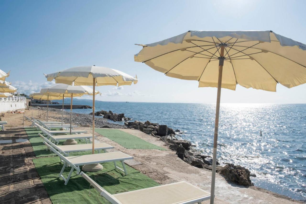Hotel Cavalluccio Marino Santa Marinella Bagian luar foto