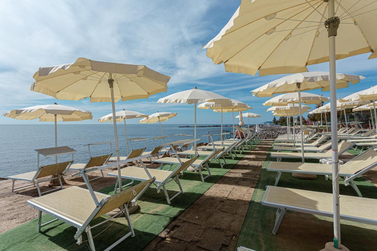 Hotel Cavalluccio Marino Santa Marinella Bagian luar foto